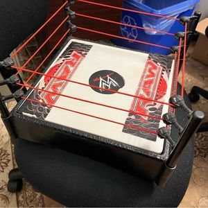 WWE 2010 Mattel spring loaded wrestling mat ring